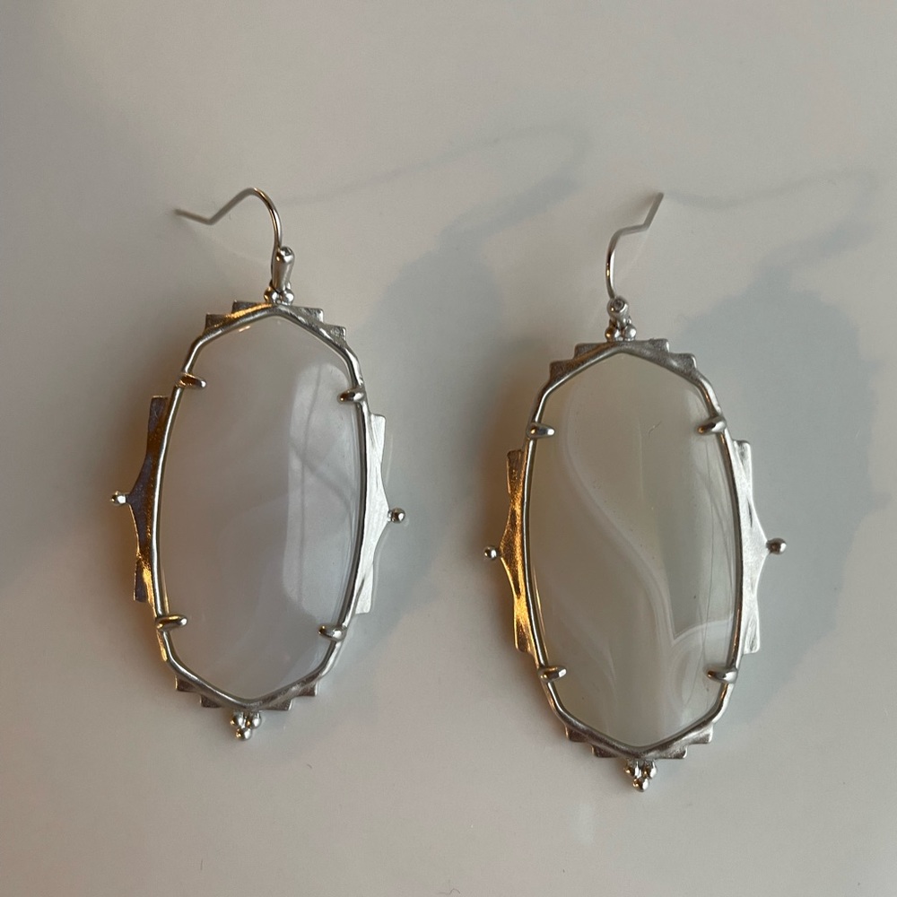 KENDRA SCOTT Baroque Ella Vintage style drop earrings